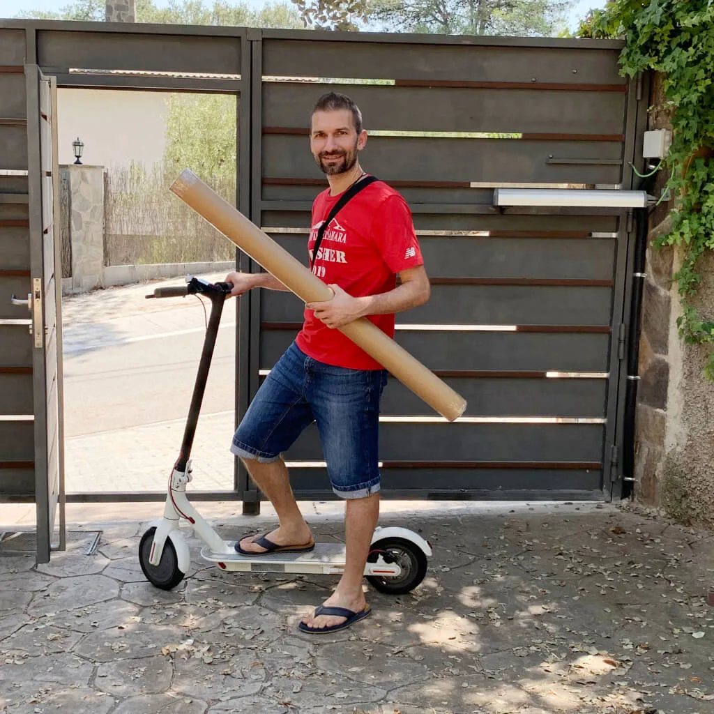 L'artista Emanuele Renton Fortunati consegna un Ritratto dell'Anima